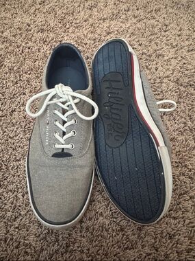 Tommy Hilfiger Men's Light Gray Canvas Low-Top Sneakers